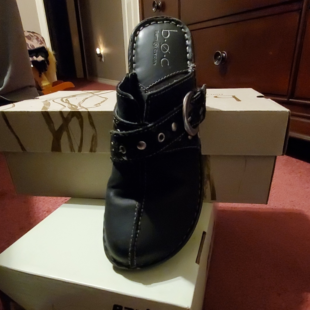 Shoes - Picture 2 of 3